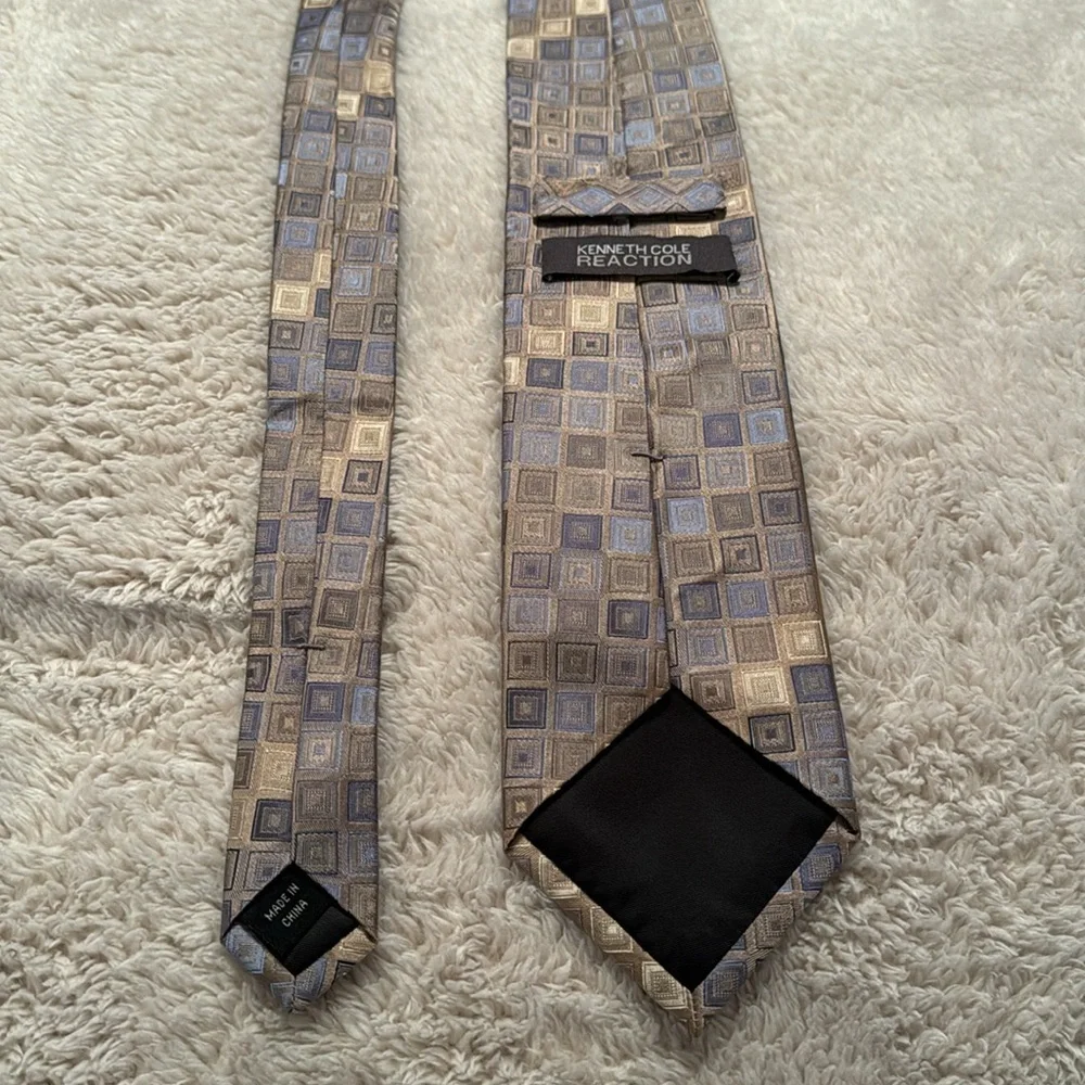 👔 EUC Men’s Brooks Brothers Tie – Grey & Blue Hues